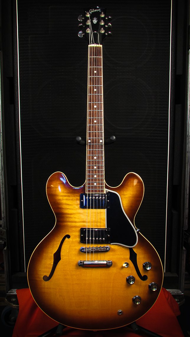 Gibson ES-335 de acabado sunburst