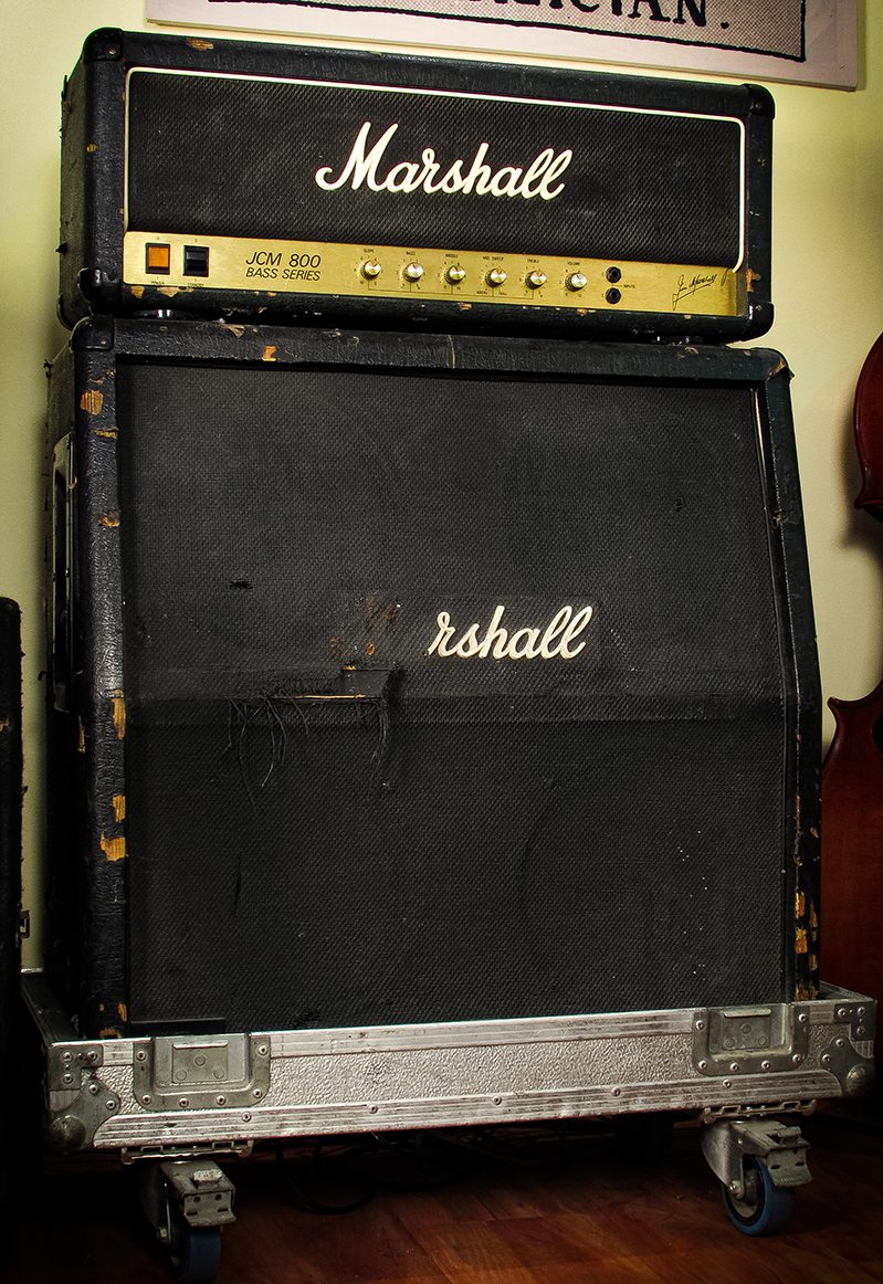 Cabezal Marshall JCM 800 Bass Series y pantalla